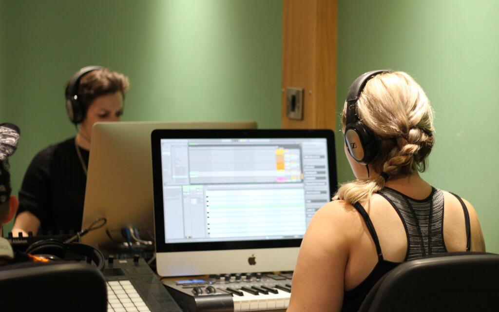 Short course students using Ableton in Mac Suite 5