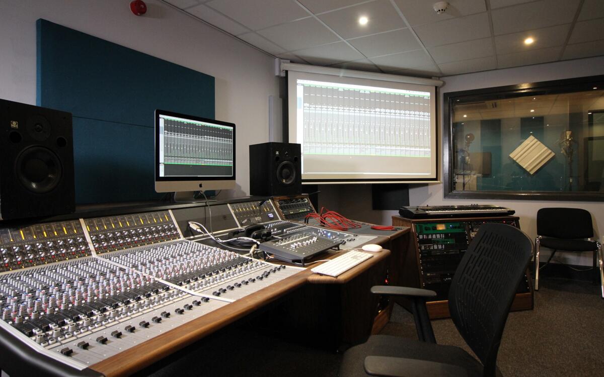 A look at the audio production equipment in Audient Studio 2
