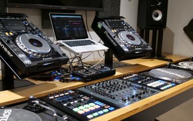 Allen & Heath Booth