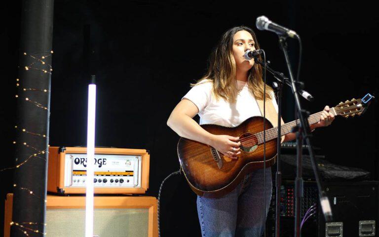 Student giving an acoustic performance after Kels Brooks workshop infront of Orange amplifiers. 