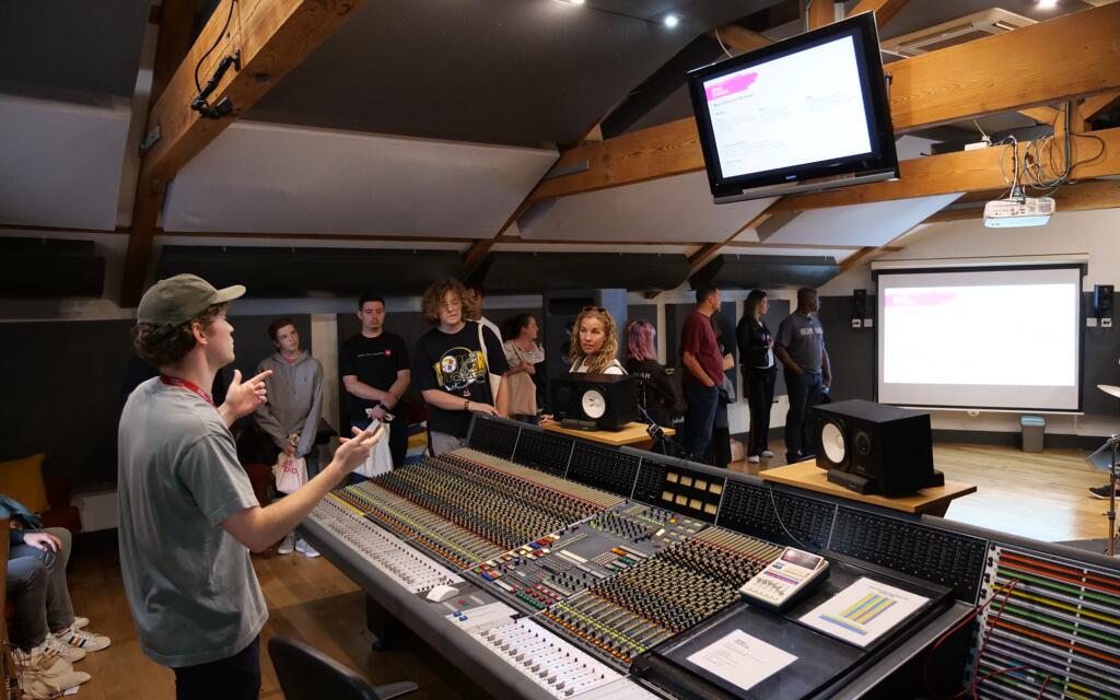 Tutor giving a talk on how to use the music mixing equipment